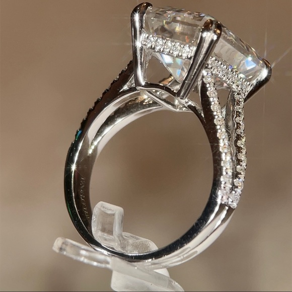 10ct Platinum “Queen” Ring - Emerald Cut - Picture 10 of 17
